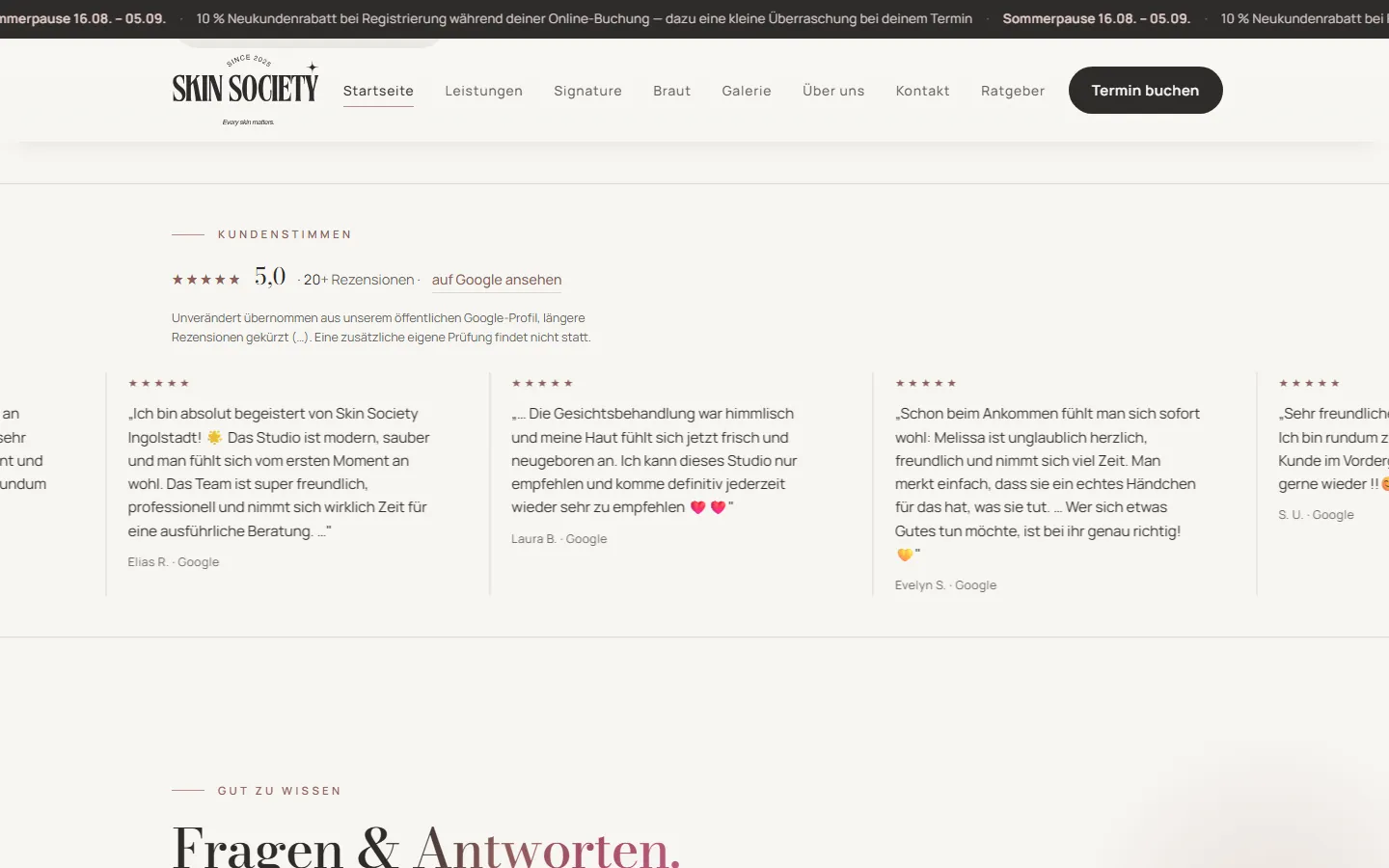 Kundenstimmen-Bereich des neuen Skin-Society-Redesigns: echte Google-Rezensionen laufen als Band automatisch durch, hier mitten in der Bewegung aufgenommen